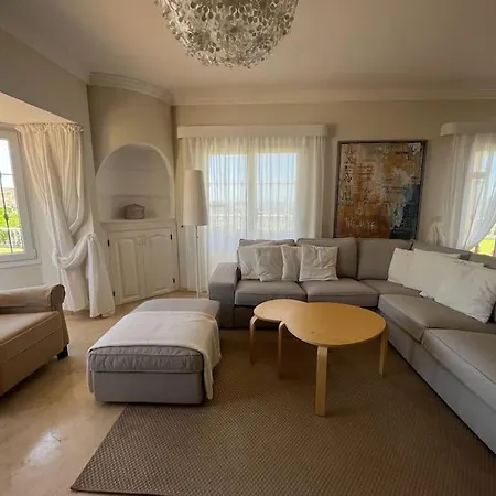 Stunning Perfect For Golf Lovers & Families! Holiday home *