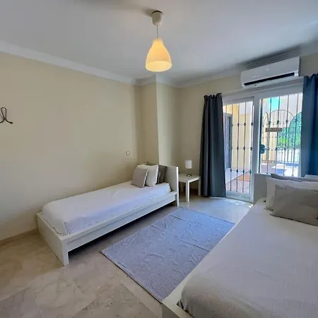 Stunning Perfect For Golf Lovers & Families!