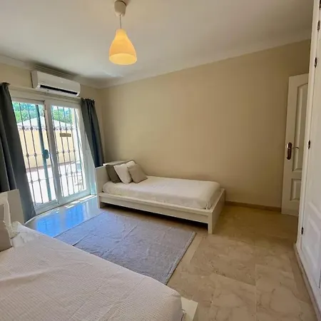 Stunning Perfect For Golf Lovers & Families!